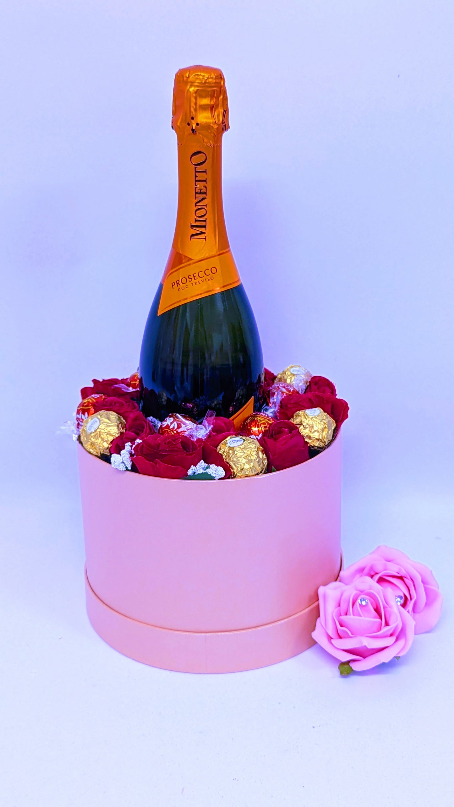 Pink Hat Box Gifts – Chocolate, Drink & Floral Bouquets